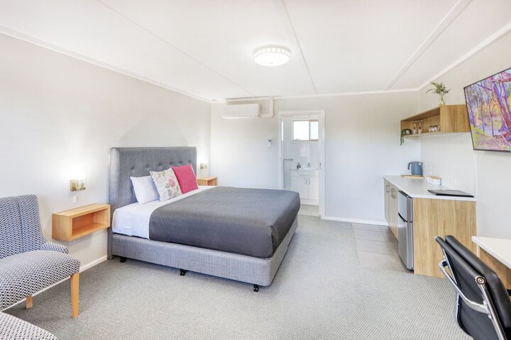 Room 13 of 16