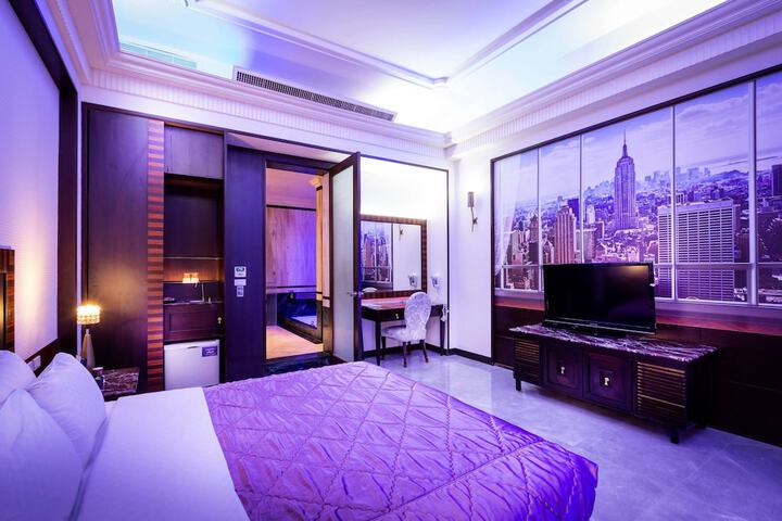 Room 34 of 83