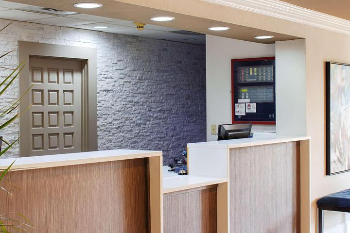 Entrance & Lobby
