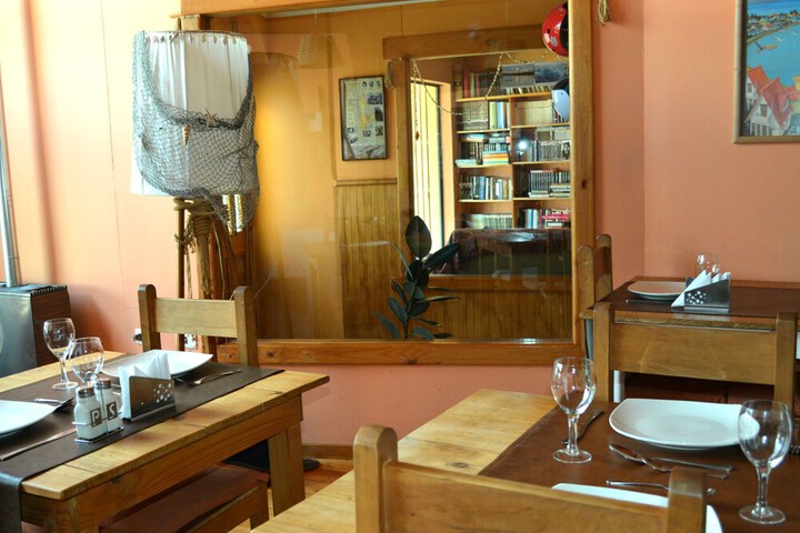 Lounge 21 of 25