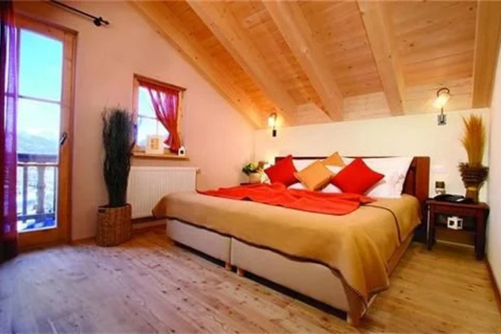 Room 3 of 12