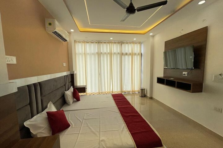 Room 9 of 20