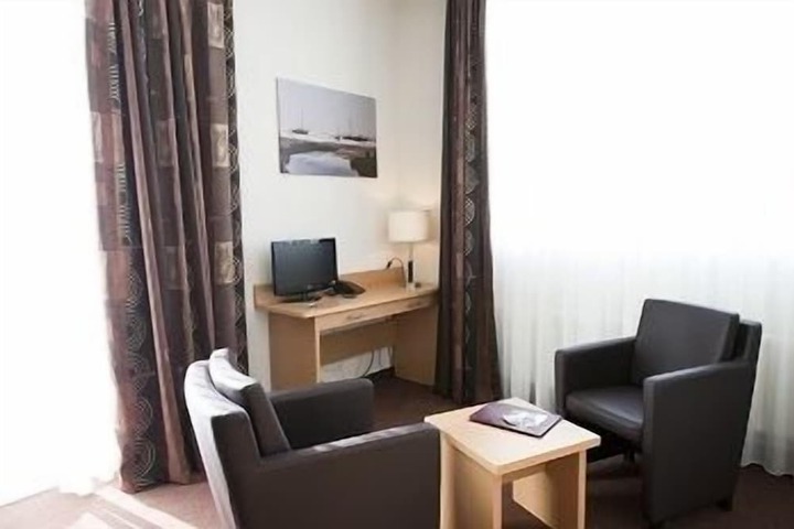 Room 6 of 36