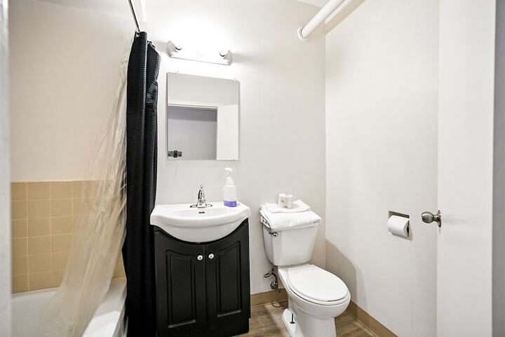Room 9 of 12
