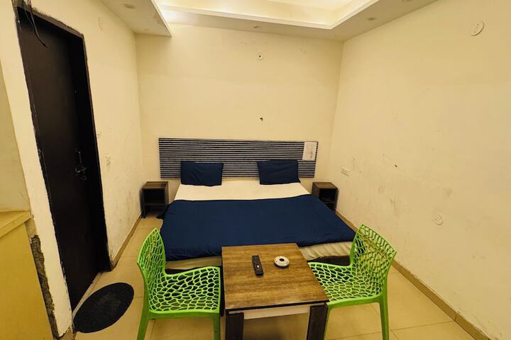 Room 12 of 39