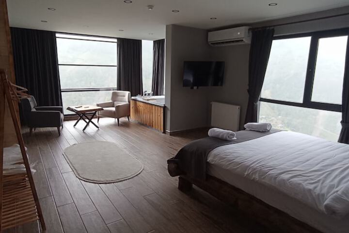 Room 6 of 17