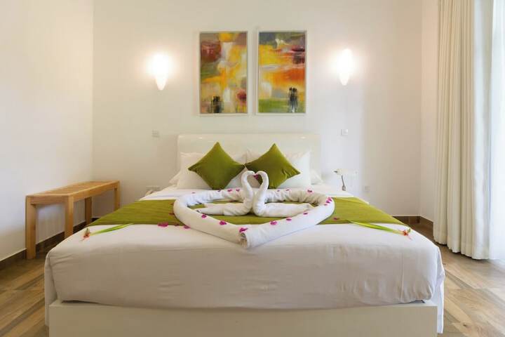 Room 2 of 29