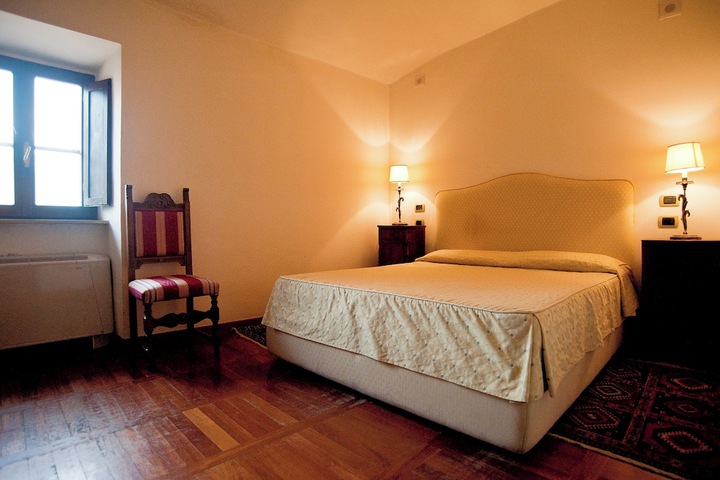Room 9 of 48