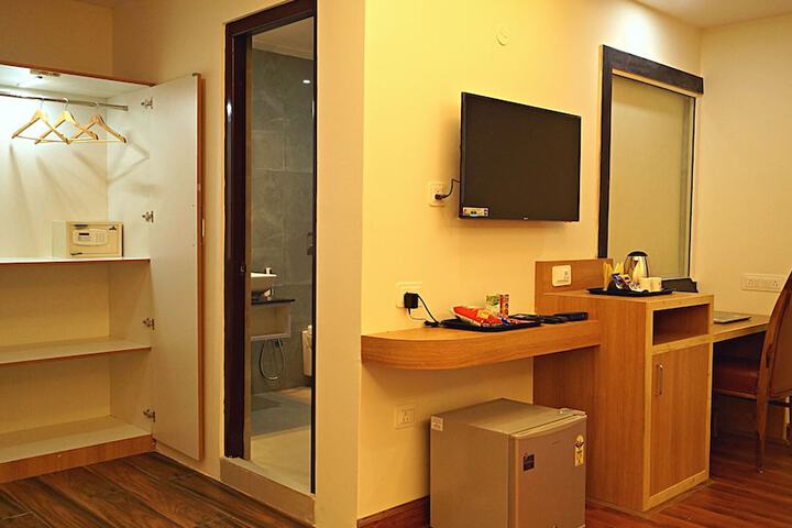 Room 30 of 114