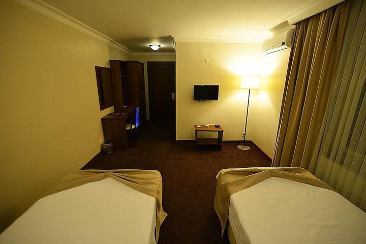 Room 16 of 36