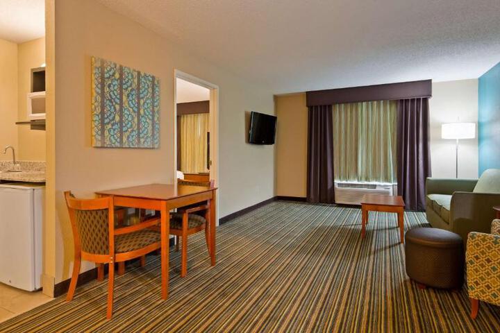 1 King Bed Microwave, Refrigerator High Speed Internet Accessible Full Breakfast (14 of 26)