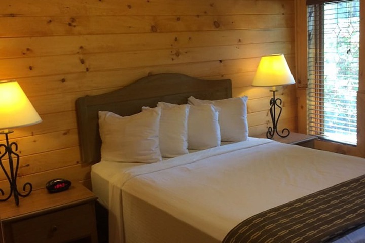 1 King Bed (12 of 30)