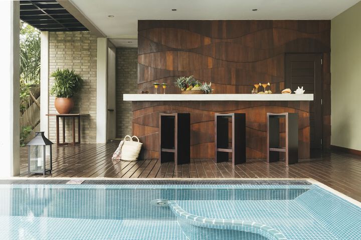Hotel with Pool