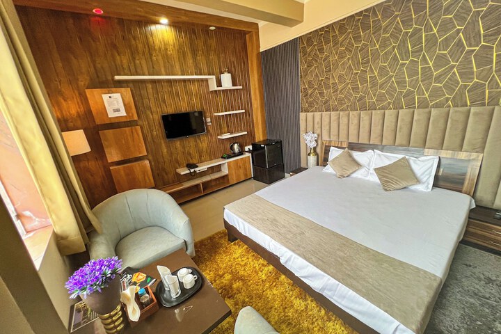 Room 32 of 54