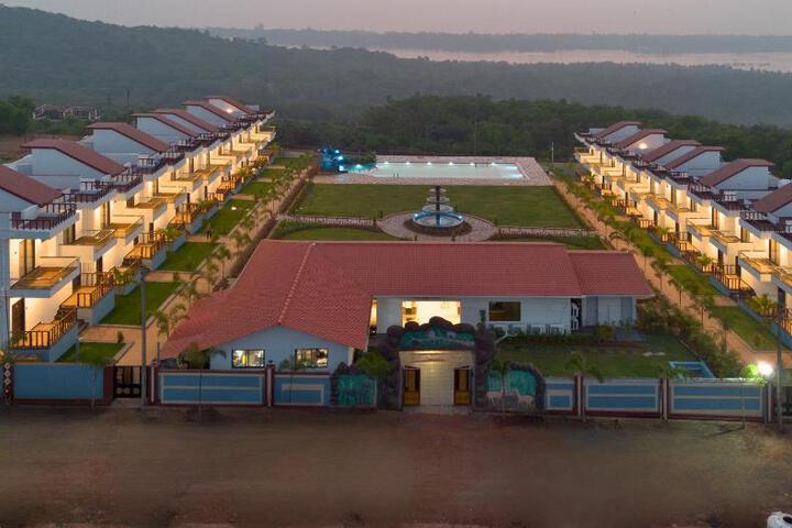 Baywatch Resort Bhogave Beach