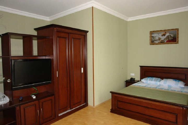 Room 11 of 26