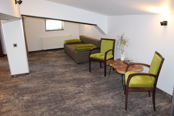 Room 12 of 46