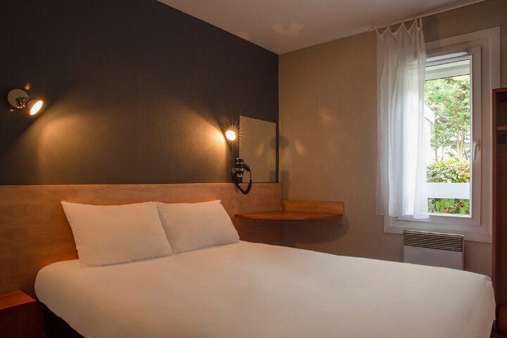 Room 2 of 52