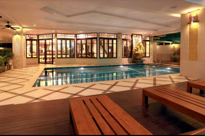 Hotel with Pool