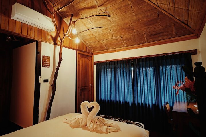 Room 13 of 80