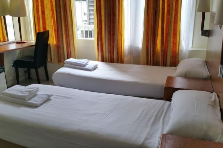 Room 8 of 50