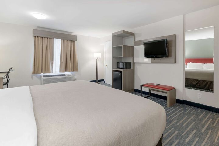 1 King Bed (7 of 8)