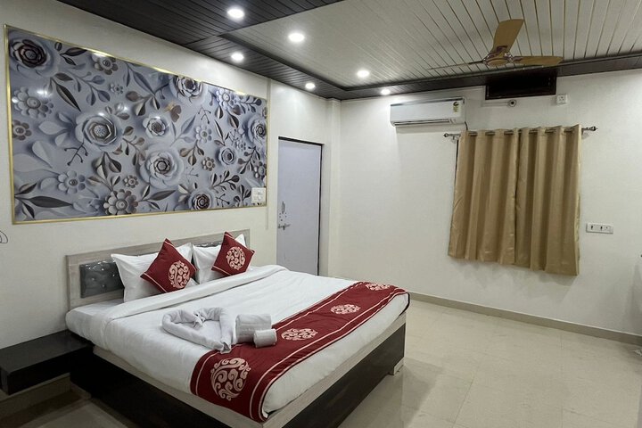 Room 11 of 24