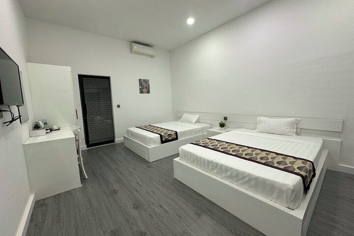 Room 4 of 7
