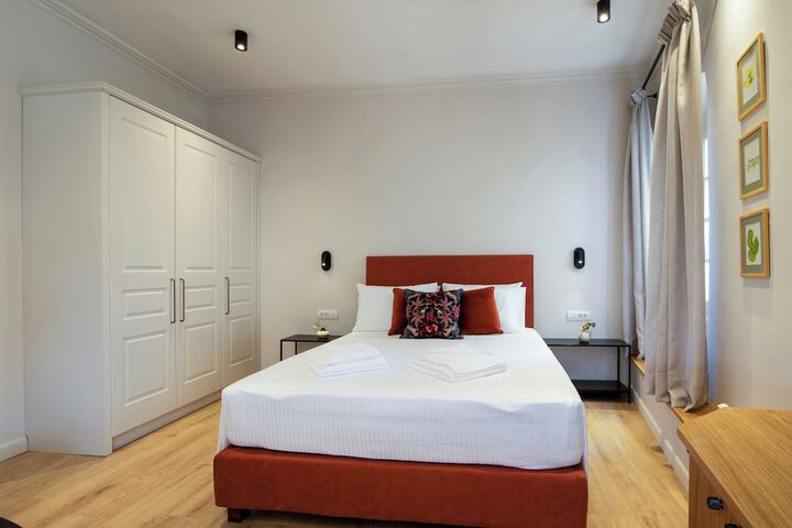 Room 3 of 60