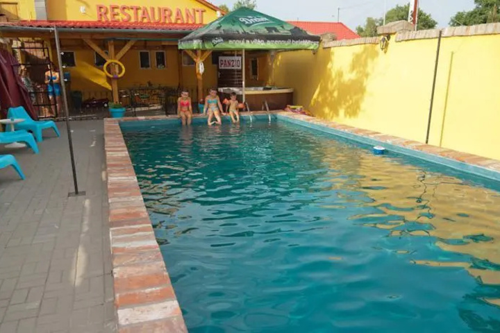 Pool 7 of 10