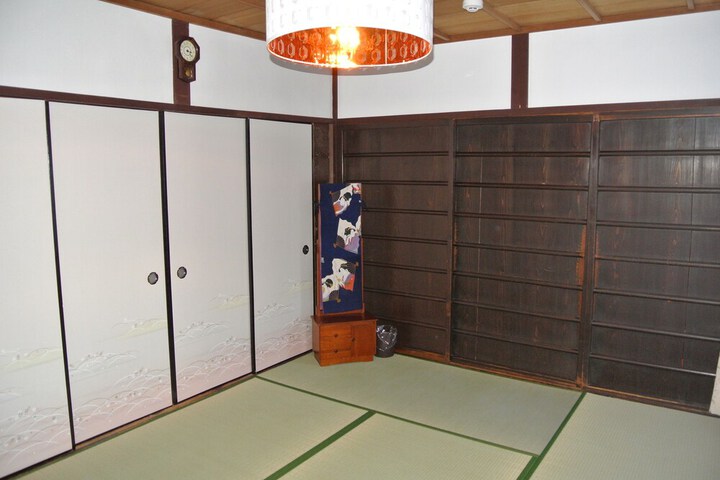 Room 6 of 107