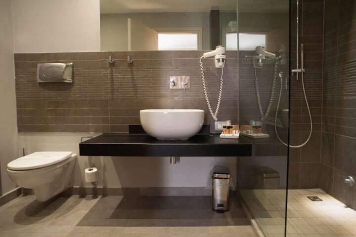 Room 15 of 32
