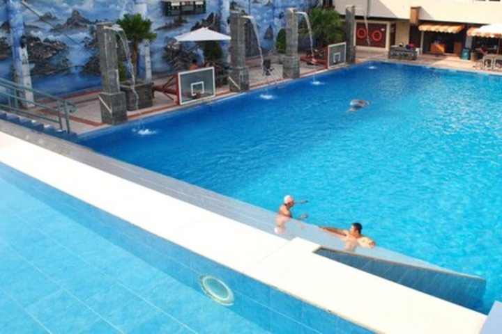 Pools & Facilities