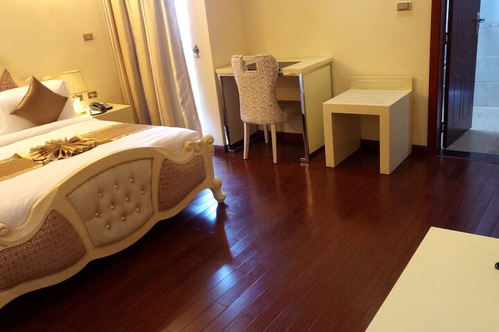 Room 7 of 33