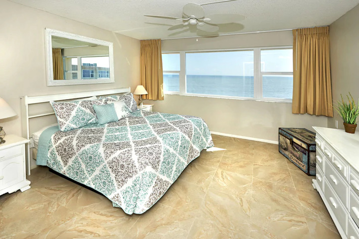 Room 2 of 10