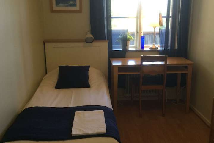 Room 16 of 38