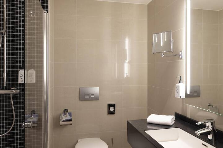 Room 44 of 82