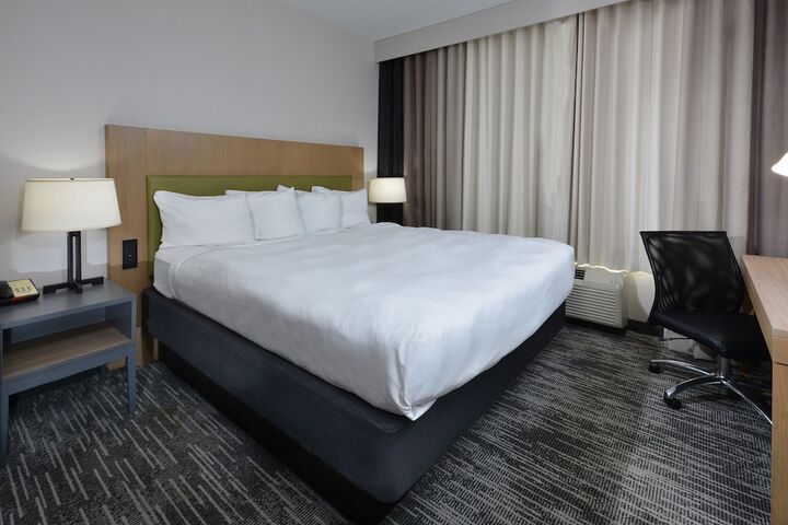 1 King Bed (28 of 31)