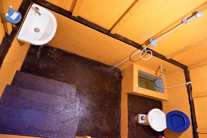 Room 8 of 38