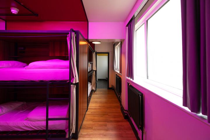 Room 17 of 115