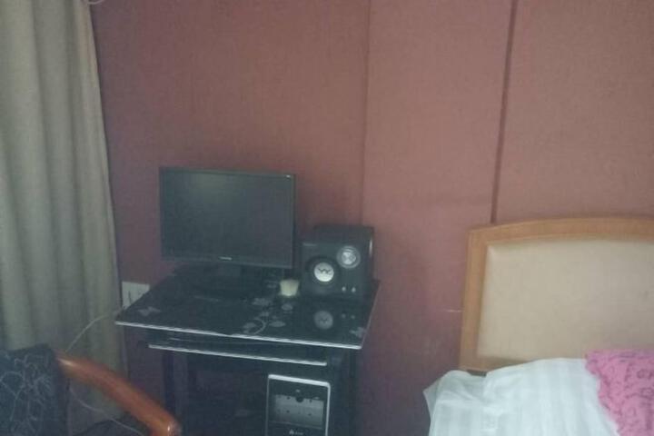 Room 8 of 10