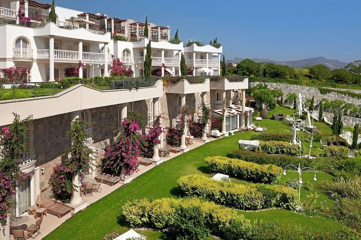 Hotel Exterior 237 of 273