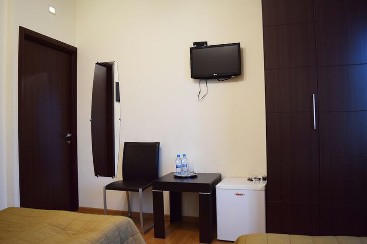Room 21 of 83