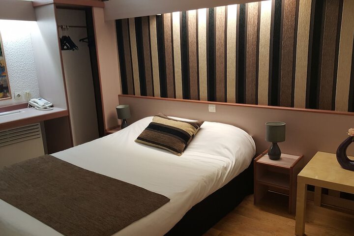 Room 6 of 45