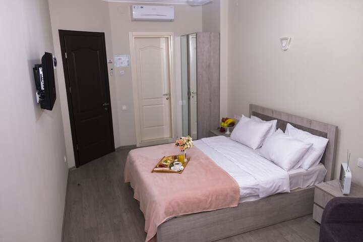 Room 9 of 14