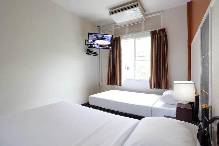 Room 25 of 98