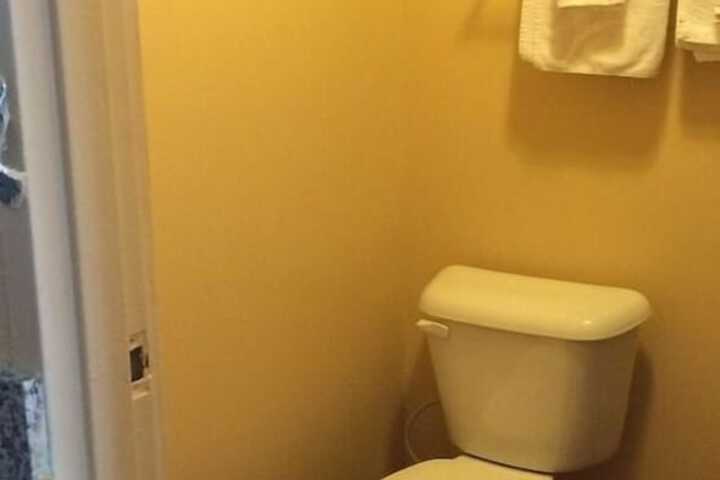 Room 25 of 38