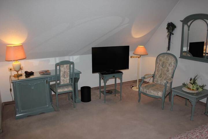 Room 10 of 33
