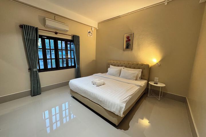 Room 32 of 61