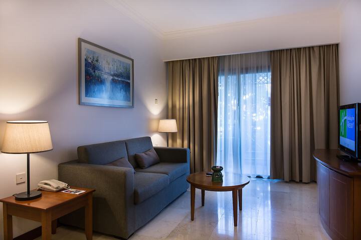 Room 12 of 130
